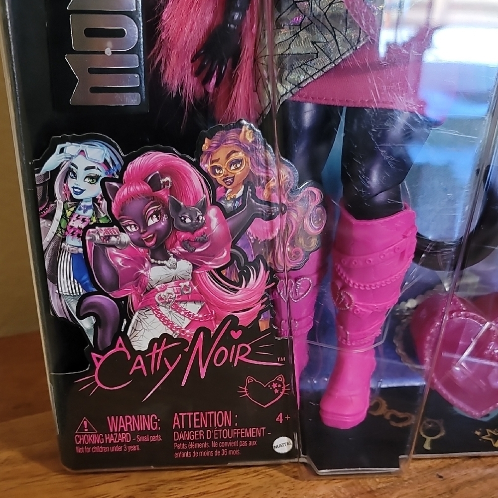 Monster High Black Doll "Caty Noir" with Pink and Silver Outfit - Picture 3 of 6